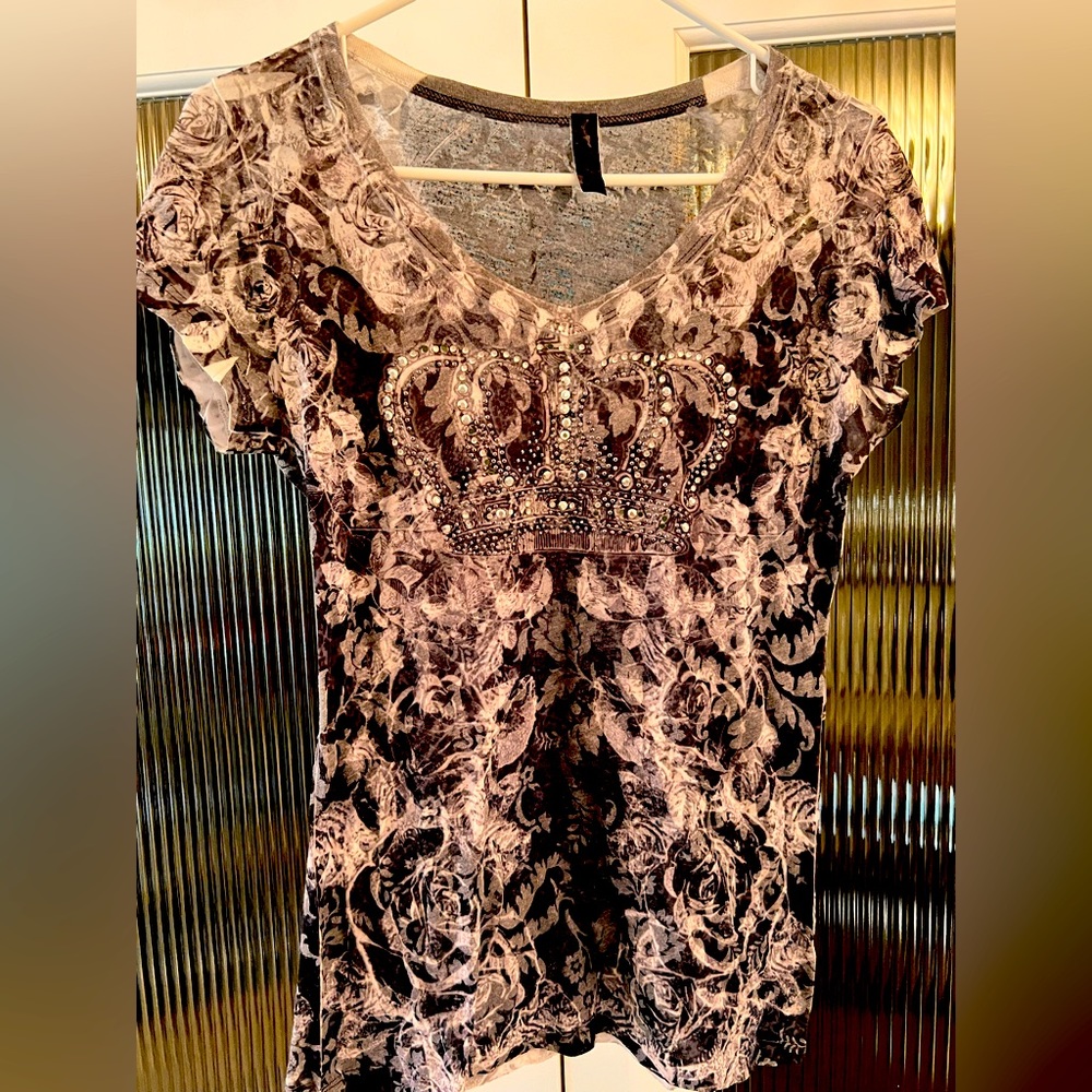 Rose and Bling  Tee shirt size medium, like New